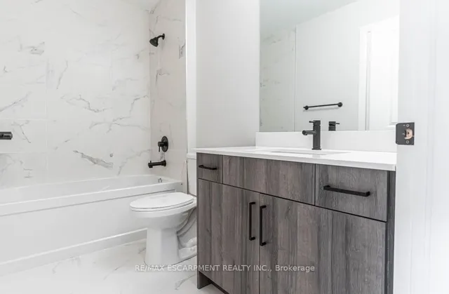 Additional image 9 of 120 Springvalley Cres Unit 106