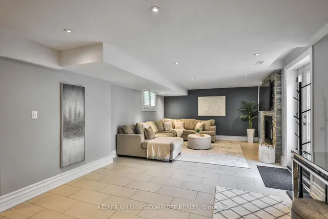 Additional image 35 of 220 MOORLAND Cres