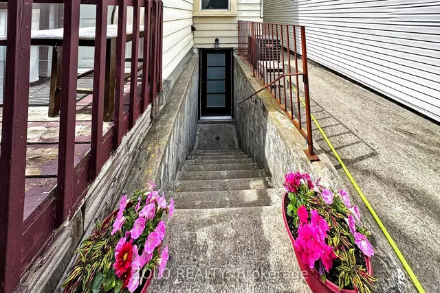 Additional image 23 of 1083 Dupont St