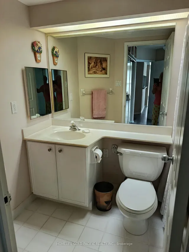 Additional image 43 of 77 Harbour Sq Unit 3702