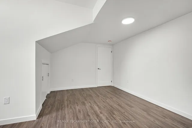 Additional image 17 of 111 WELLINGTON St