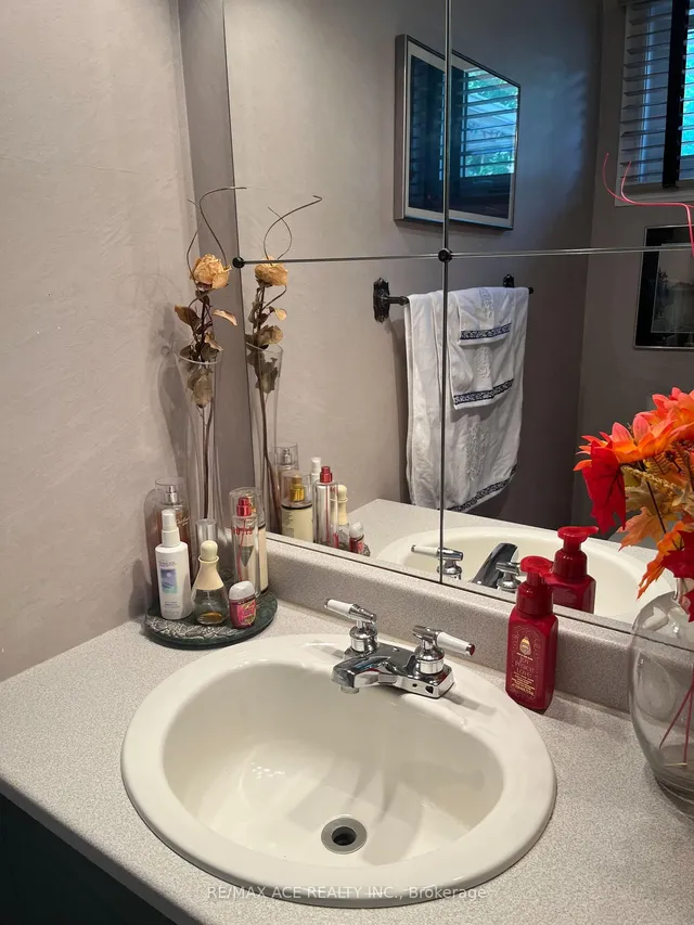 Additional image 7 of 27 Woodsview Ave