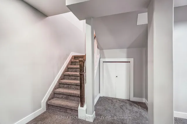 Additional image 33 of 71 CATHEDRAL Crt