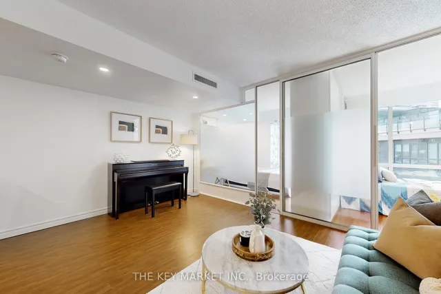 Additional image 10 of 1001 Bay St Unit 813