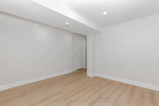 Additional image 37 of 16 Polygon Crt