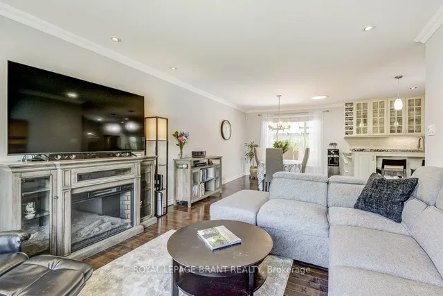 Additional image 14 of 726 Applewood Cres