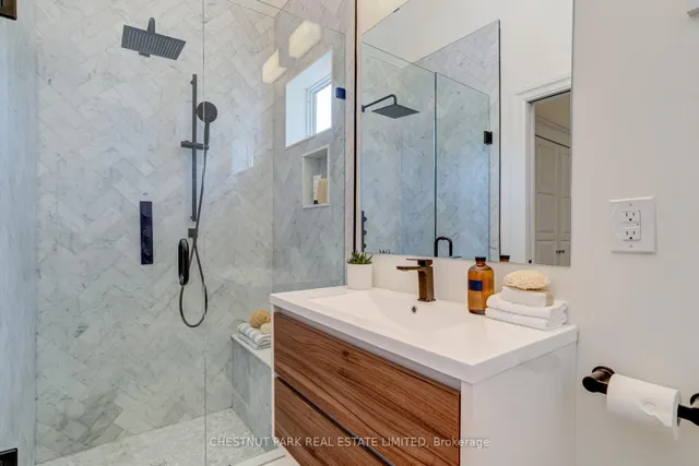 Additional image 16 of 70 Newmarket Ave