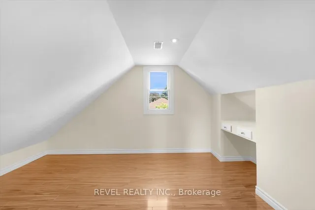 Additional image 20 of 233 Normanhurst Ave