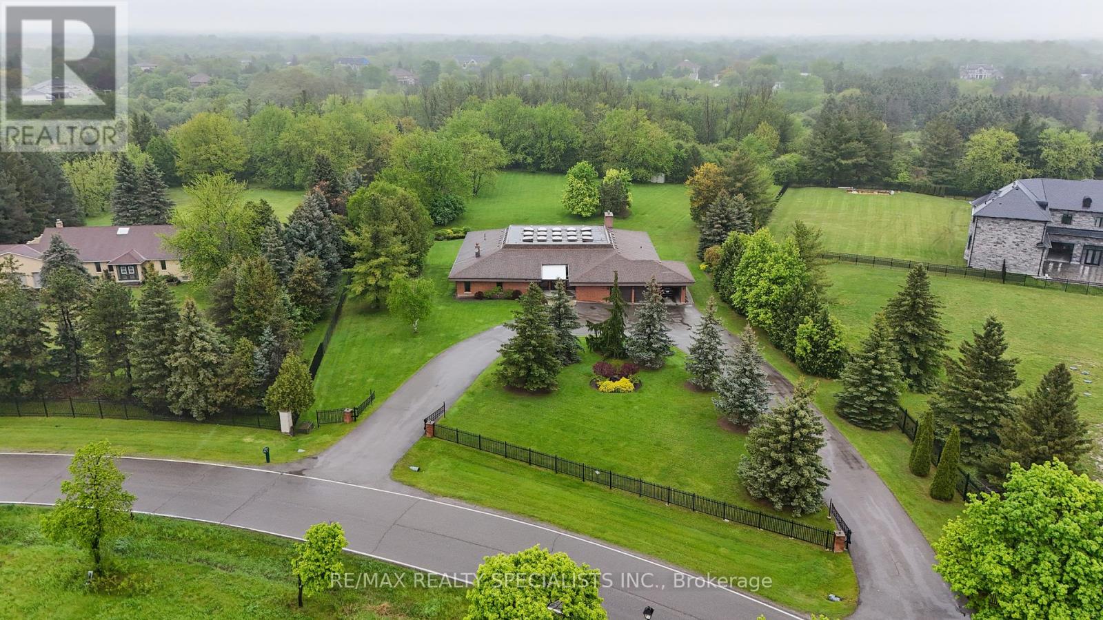 24 ROSEGARDEN DRIVE|Brampton (Toronto Gore Rural Estate), Ontario L6P0E6