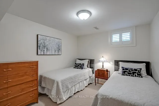 Additional image 36 of 379 Delaware Ave