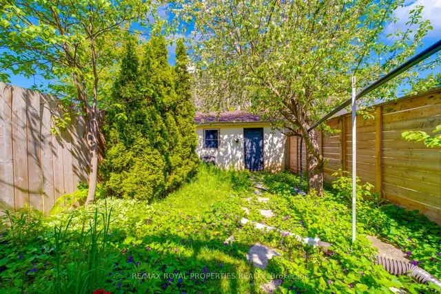 Additional image 10 of 131 Lansdowne Ave