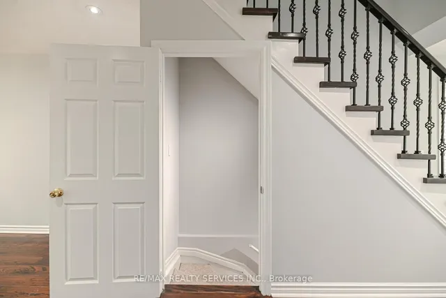 Additional image 36 of 110 Heathcliffe Sq Unit 6