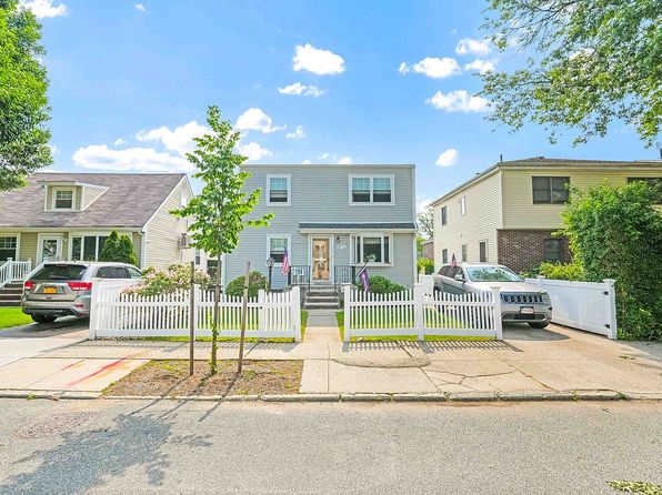 4911 168th St, Flushing, NY 11365