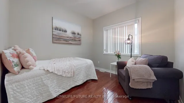 Additional image 17 of 59 Pogonia St