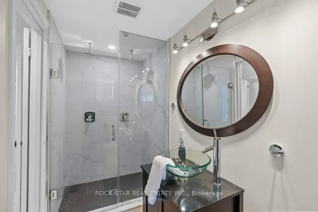 Additional image 22 of 43 OCEANIC Dr