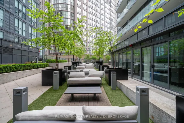 Additional image 33 of 955 Bay St Unit 2109