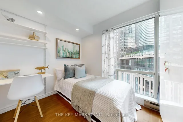 Additional image 18 of 1001 Bay St Unit 813