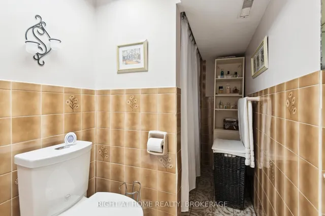 Additional image 44 of 812 Gladstone Ave