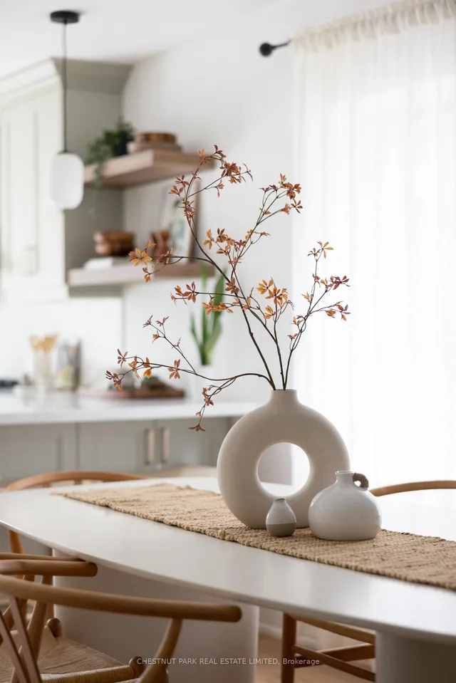 Additional image 10 of 161 Queensdale Ave