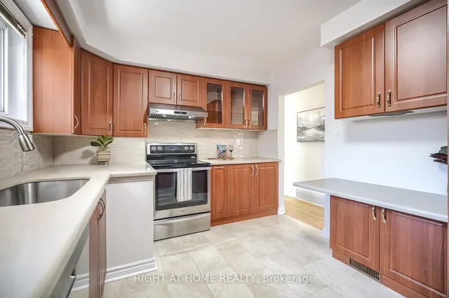 Additional image 13 of 14 Amulet St