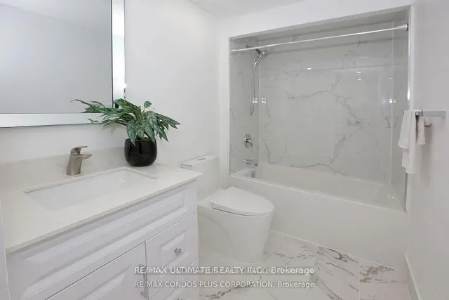 Additional image 12 of 77 Harbour Sq Unit 601