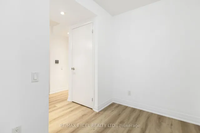 Additional image 30 of 21 Carlton St Unit 404