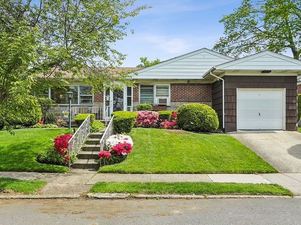 21833 Stewart Rd, Jamaica, NY 11427