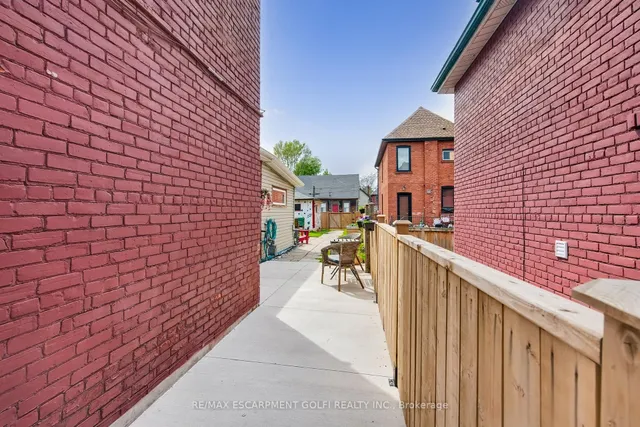Additional image 31 of 189 QUEEN St