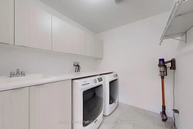 Additional image 33 of 31 Robarts Dr