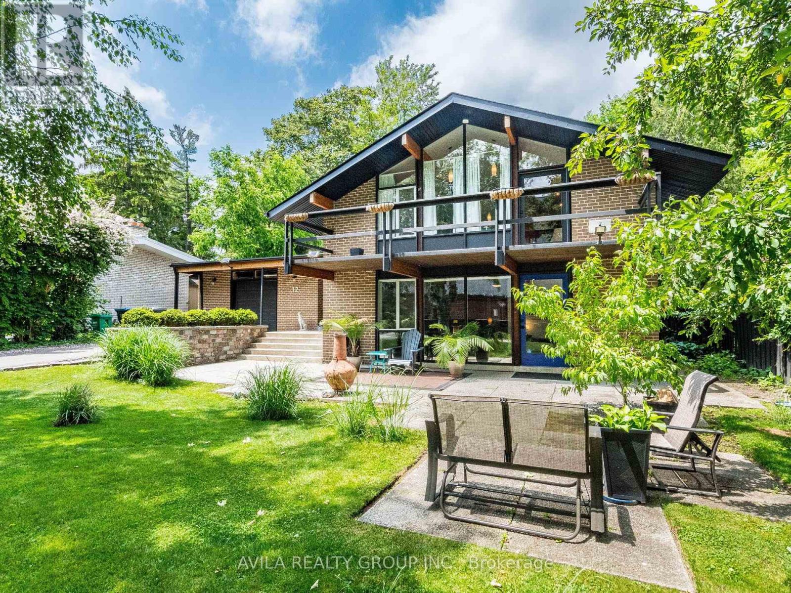 12 WOODBROOK DRIVE|Brampton (Downtown Brampton), Ontario L6W1W5