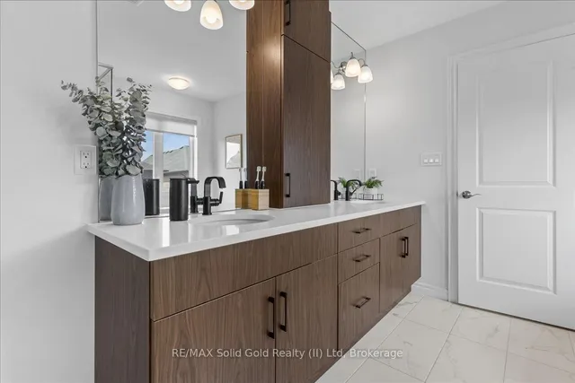 Additional image 32 of 604 Doonwoods Cres