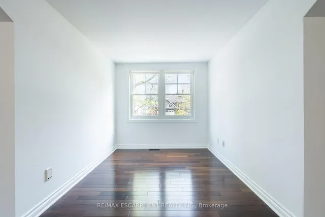 Additional image 26 of 3045 Lakeshore Rd