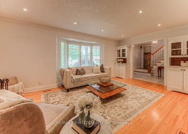 Additional image 5 of 211 RIPPLEWOOD Cres