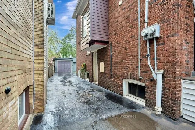 Additional image 32 of 80 Spadina Ave