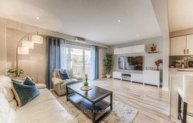 Additional image 18 of 63 GRAND FLATS Tr