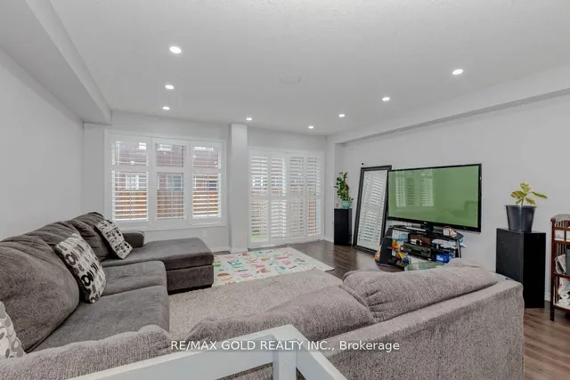 Additional image 18 of 475 Queen Mary Dr