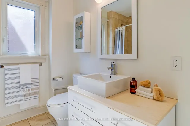 Additional image 23 of 70 Newmarket Ave