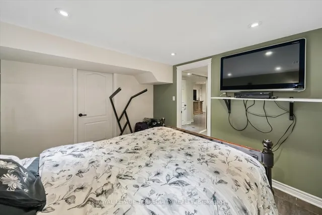 Additional image 38 of 1825 Hyde Mill Cres