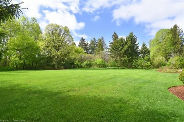 Additional image 42 of 712 Robson Rd