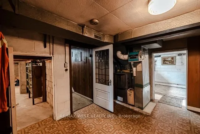 Additional image 11 of 1081 Islington Ave