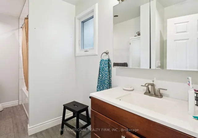 Additional image 28 of 1928 Lawrence Ave