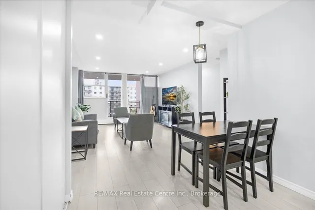 Additional image 3 of 975 WARWICK Crt Unit 806