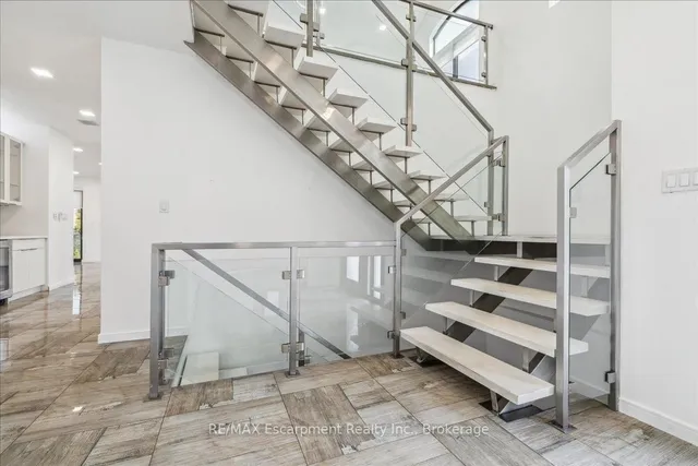 Additional image 11 of 39 Sunrow Gate