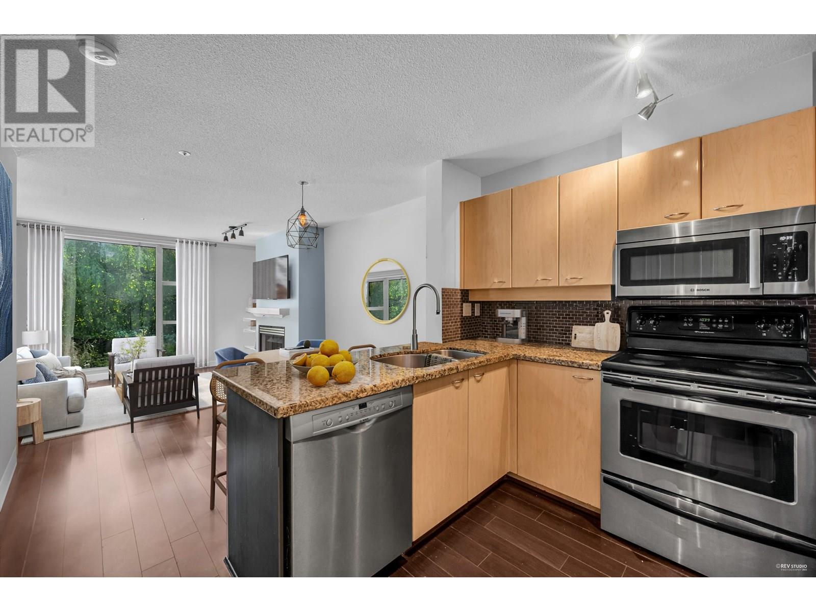 307 2288 MARSTRAND AVENUE|Vancouver, British Columbia V6K4S9