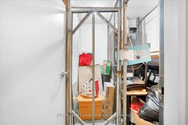 Additional image 32 of 975 WARWICK Crt Unit 806