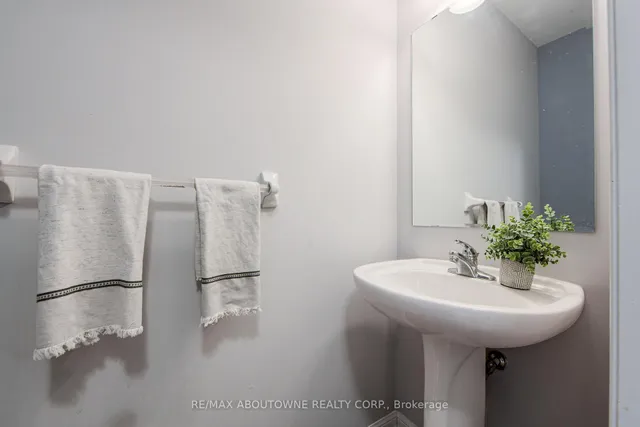 Additional image 5 of 911 Deverell Pl