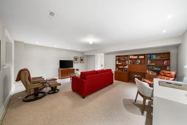 Additional image 33 of 114 Belsize Dr