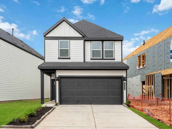 2910 Crown Gate Dr, Houston, TX 77047