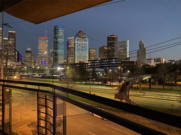 1804 N Memorial Way #B, Houston, TX 77007