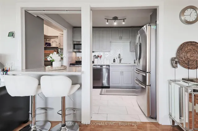 Additional image 20 of 475 The West Mall Unit 712